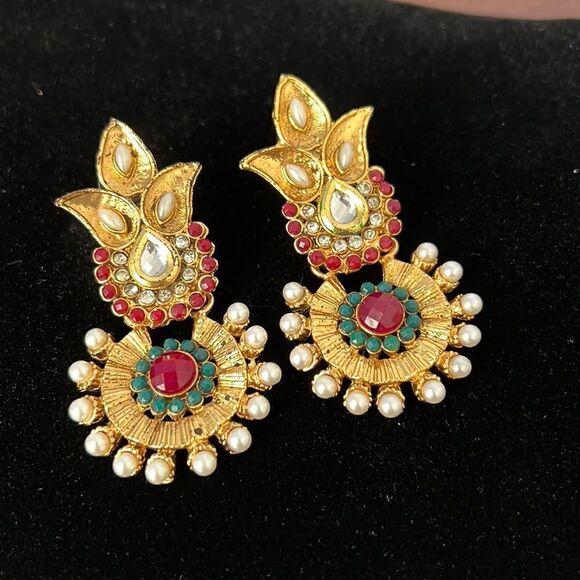 Jewelry - Gorgeous drop earrings - gold tone with colored stones and pearls